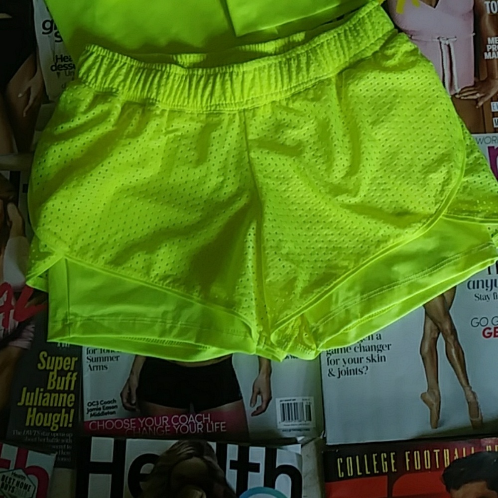 Set Top & short. - Picture 2 of 9
